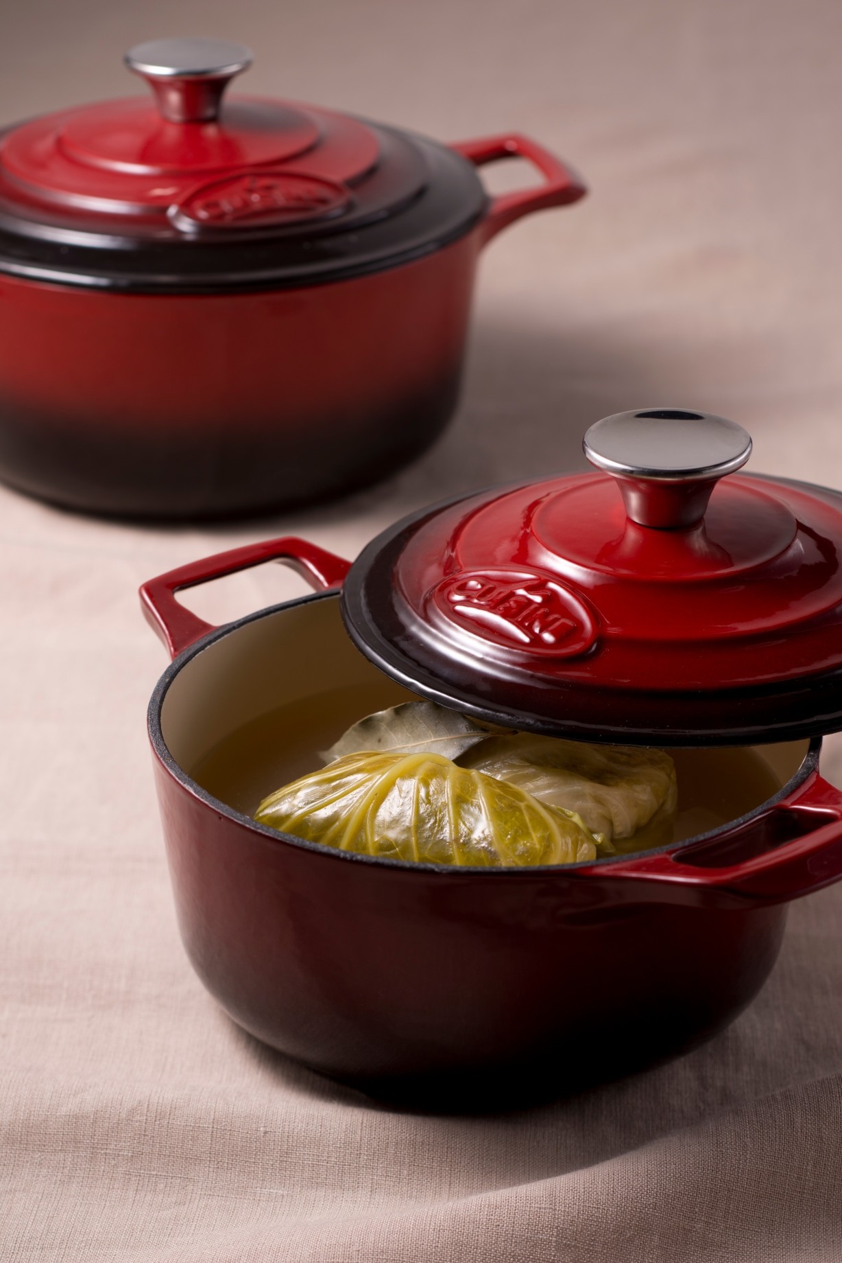 Promotie La Cuisine Set Vase De Fonta Emailata Oala De Fonta Emailata 26cm Tava De Fonta Emailata 34 X 26cm Negru Garantie Pe Viata Chefmania Ro