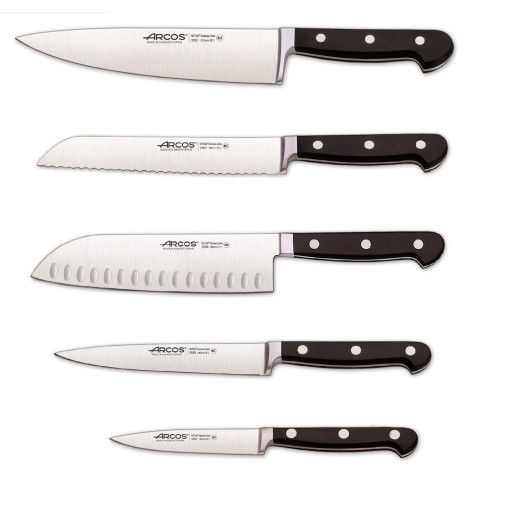 Set Promotional ARCOS "CLASICA": Cutitul Bucatarului 21cm, Cutit de Paine 18cm, Cutit Santoku 18cm, Cutit de Fileuri 16cm, Cutit de Decojit 10cm