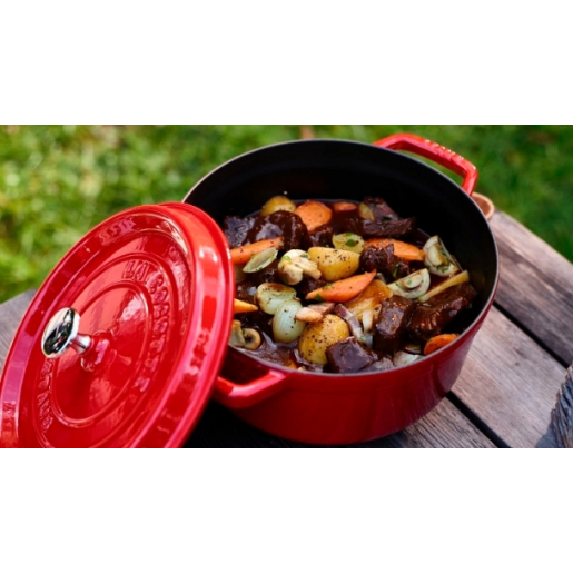 Cratita de fonta STAUB "La Cocotte" + Cadou: Accesoriu pentru fierbere la aburi, (26cm, Rosie)