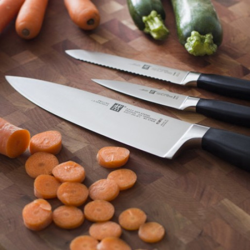 Promotie Set ZWILLING**** Vier Sterne : Cutit pt Feliat 200mm+ Cutit de Legume si Fructe 70mm