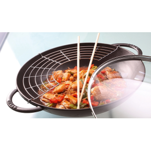 Set WOK de fonta STAUB 30cm +Capac sticla+ Paleta+ Gratar+Sticks (Negru)