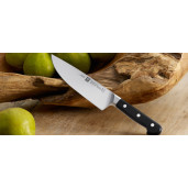 Set Promotional ZWILLING "PRO":  Cutitul Bucatarului 200mm + Cutit Santoku 180mm + Cutit Universal 130mm+ Cutit pentru Legume si Fructe  90mm